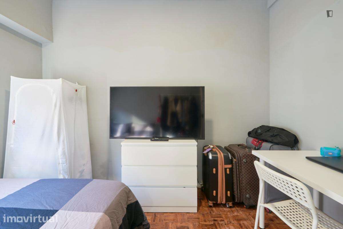 Quarto - localizado em Benfica Lisbon - Grande imagem: 2/23