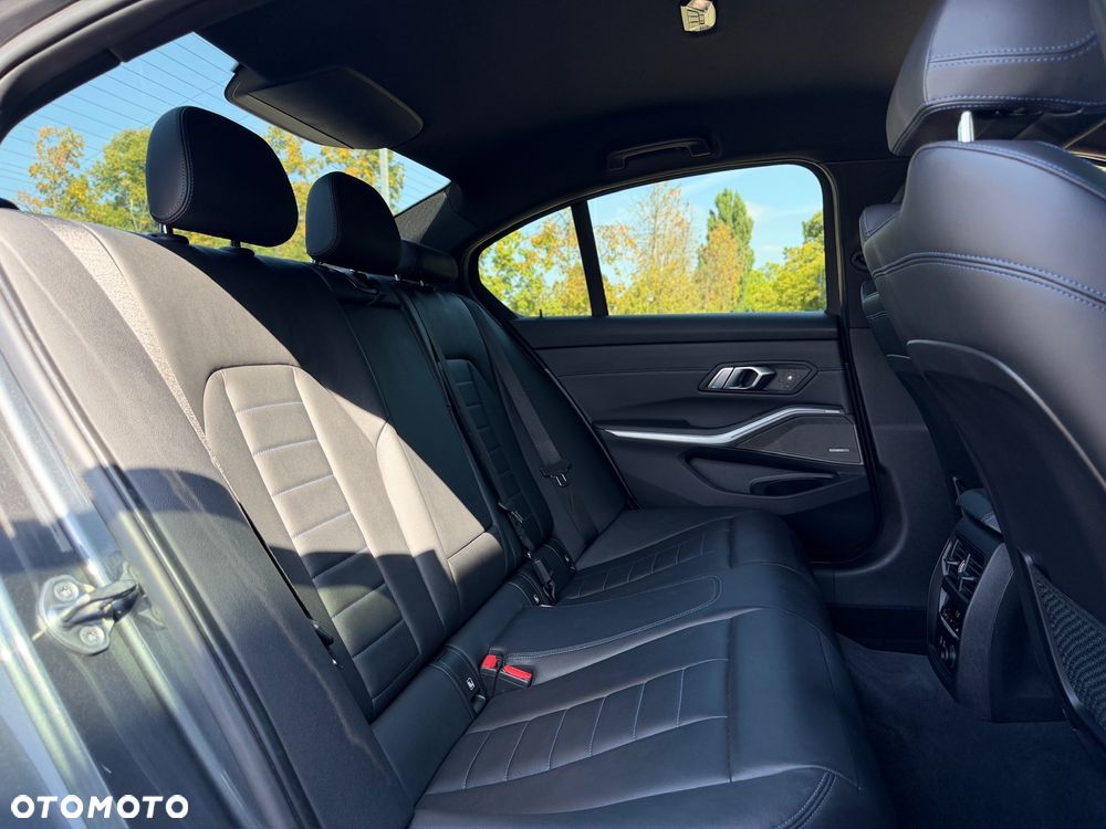 BMW Seria 3 320d Edition M Sport Shadow - 19