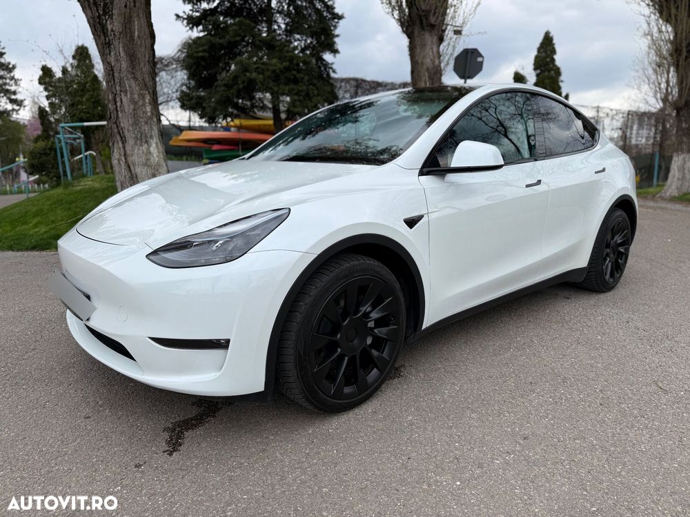 Tesla Model Y - 1