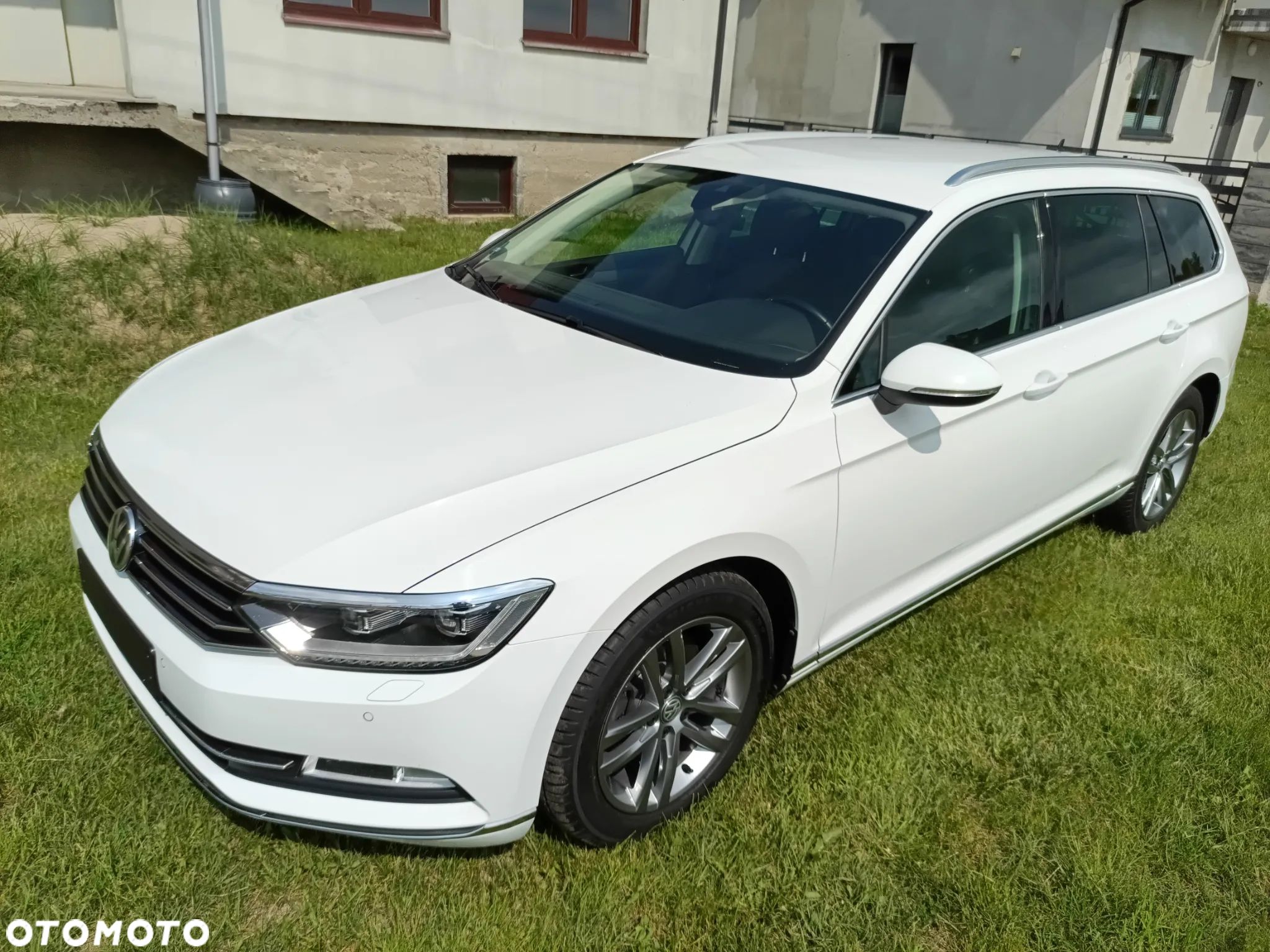 Volkswagen Passat - 1