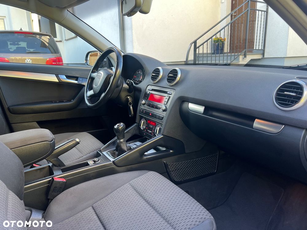 Audi A3 Sportback 1.6 TDI DPF S line Sportpaket - 30