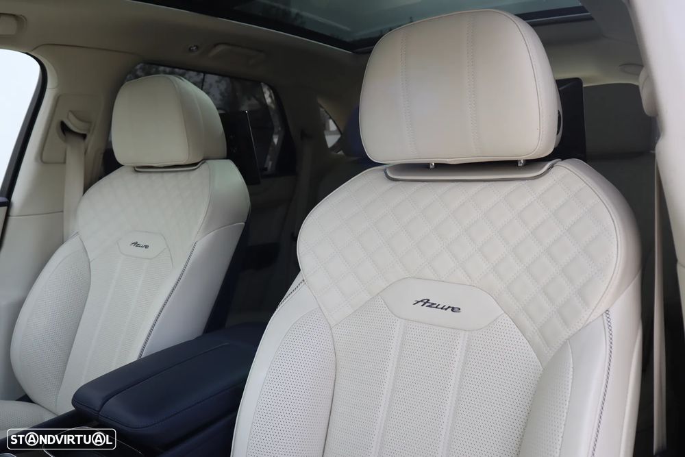 Bentley Bentayga V8 Azure - 28