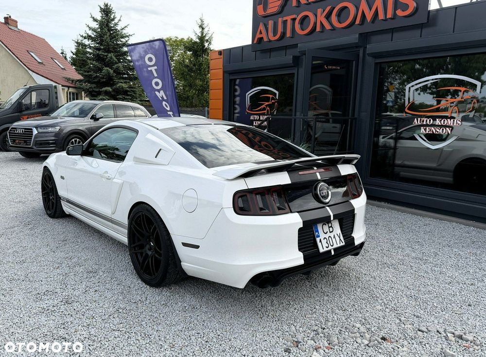 Ford Mustang - 4