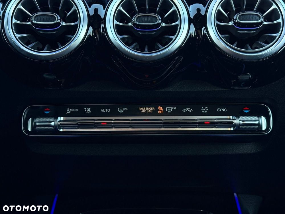 Mercedes-Benz GLB 200 d AMG Line 8G-DCT - 23