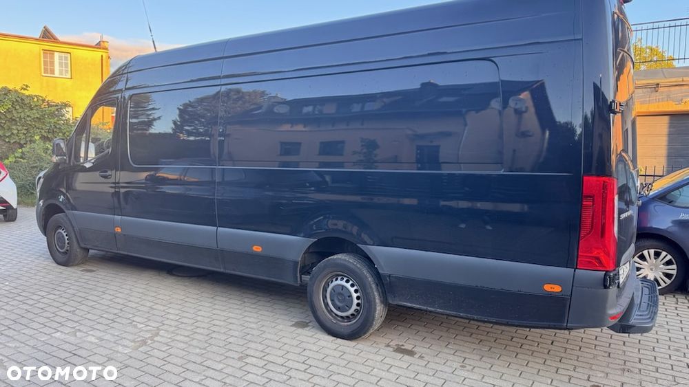 Mercedes-Benz Sprinter Long BASE 907.235 - 1