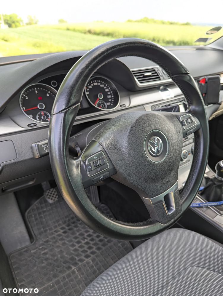 Volkswagen Passat 2.0 TDI DPF Highline - 11