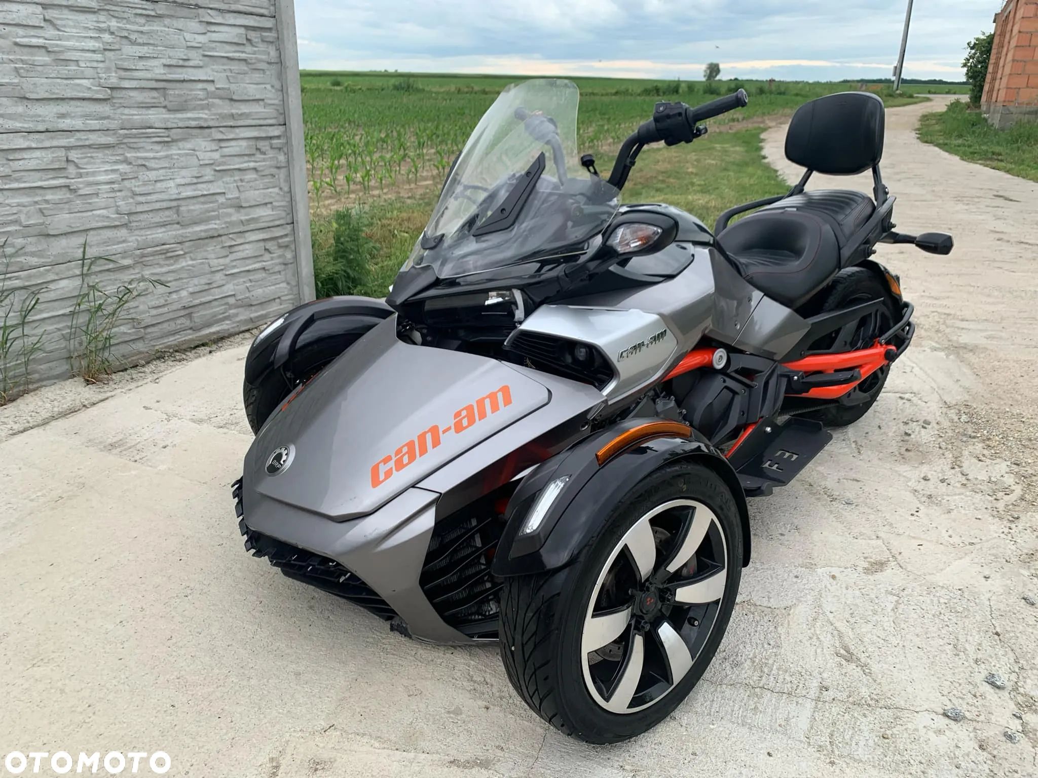 Can-Am Spyder - 1