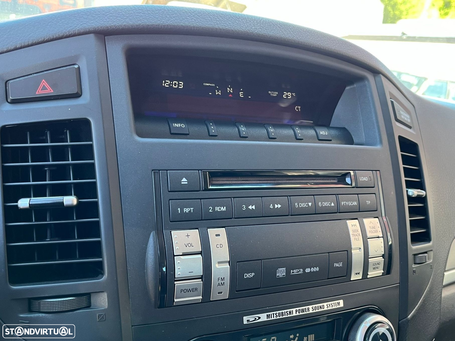 Mitsubishi Pajero - 25