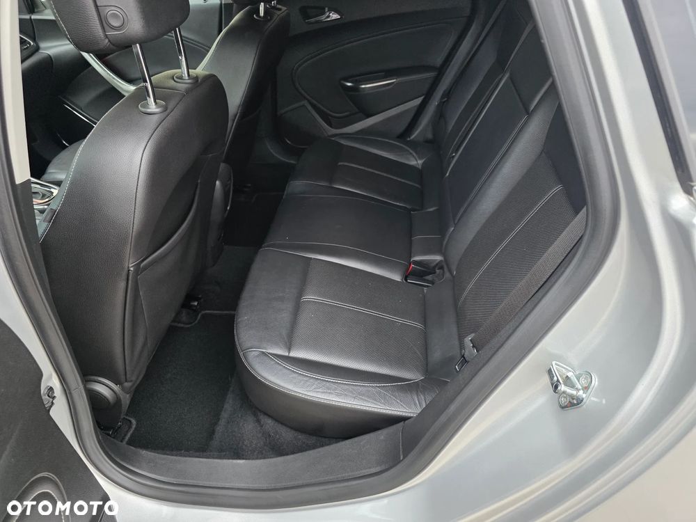 Opel Astra 1.6 Cosmo - 26