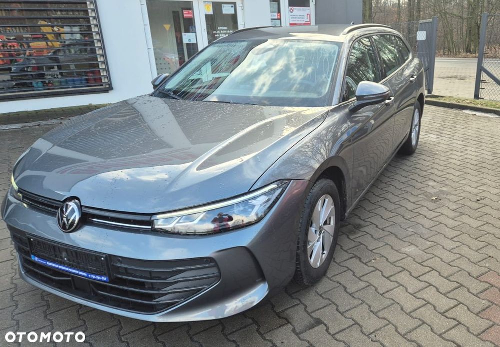 Volkswagen Passat - 1