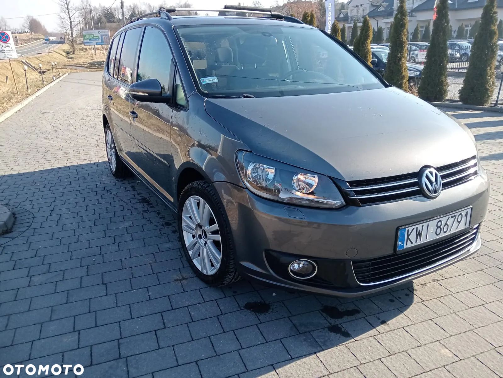 Volkswagen Touran 1.6 TDI DPF Comfortline DSG - 1