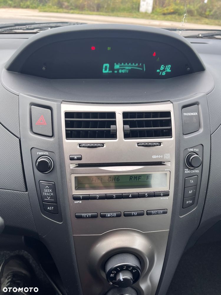 Toyota Yaris - 16