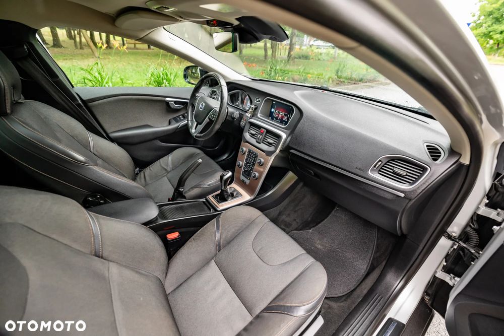 Volvo V40 D2 - 18