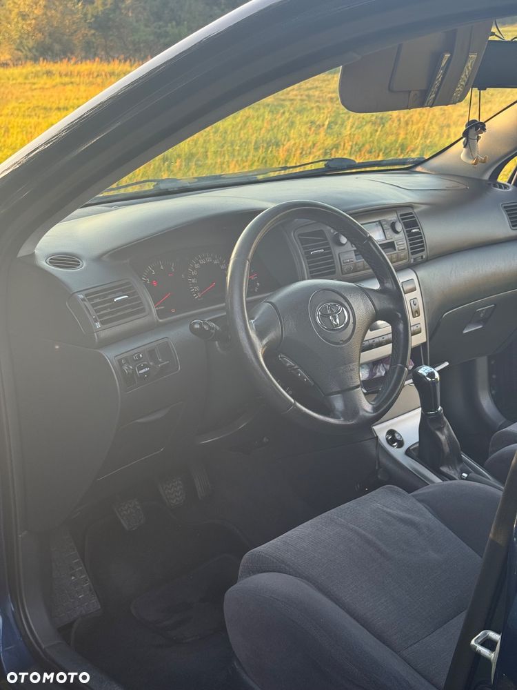 Toyota Corolla - 4