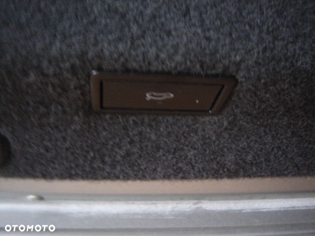 V PASSAT B8 TAPICERKA I PRZYCISK ELEKTRYCZNA KLAPY - 2