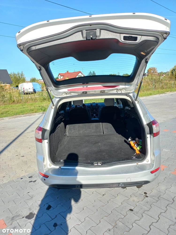 Ford Mondeo 1.6 Ambiente - 16