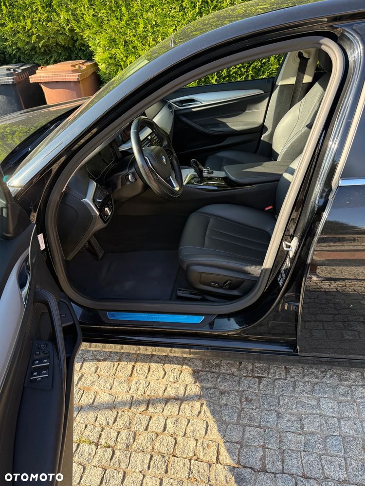 BMW Seria 5 518d - 19