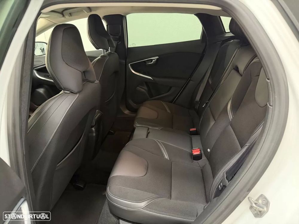 Volvo V40 D2 Momentum - 12