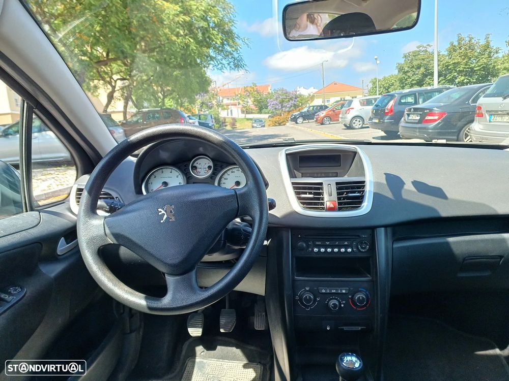 Peugeot 207 1.4 16V Trendy - 7
