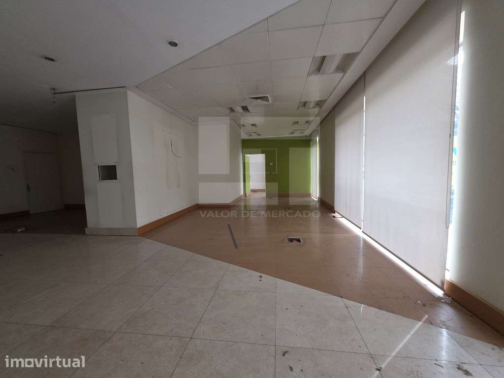 Loja Junto ao Jardim Constantino. 
Venda conjunta com as Refªs 335... - Grande imagem: 4/41