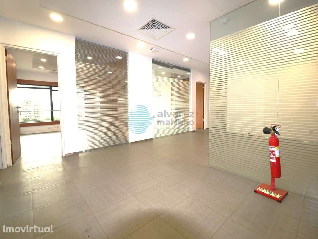 Excelente Escritório de 362m2 em Edifício de Serviços no centro de ... - Grande imagem: 2/19