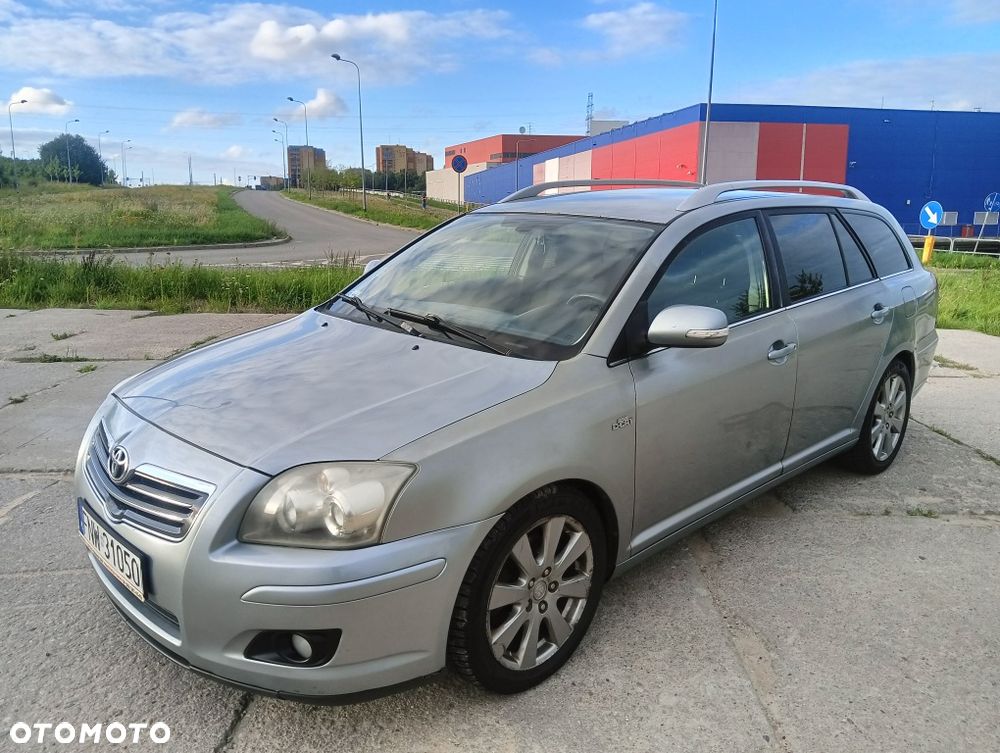 Toyota Avensis - 2