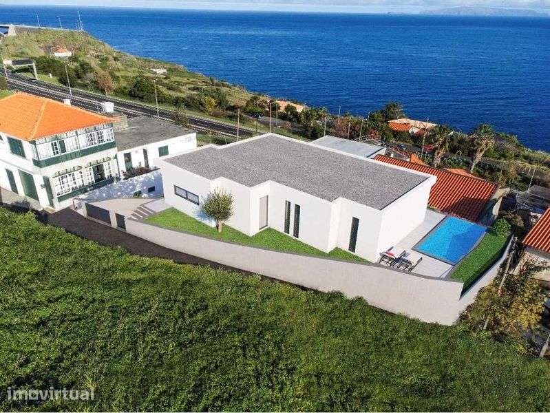 Moradia T3 Térrea de Luxo com Piscina e Vista Definitiva – Caniço - Grande imagem: 2/12