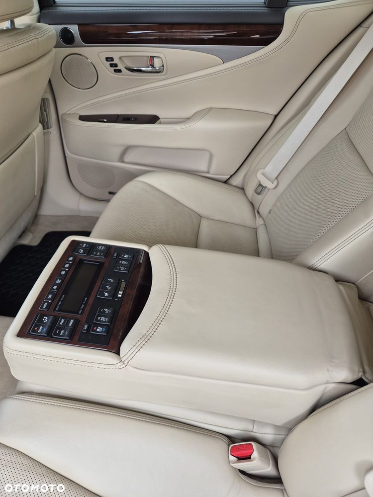 Lexus LS 460 Elite AWD - 8
