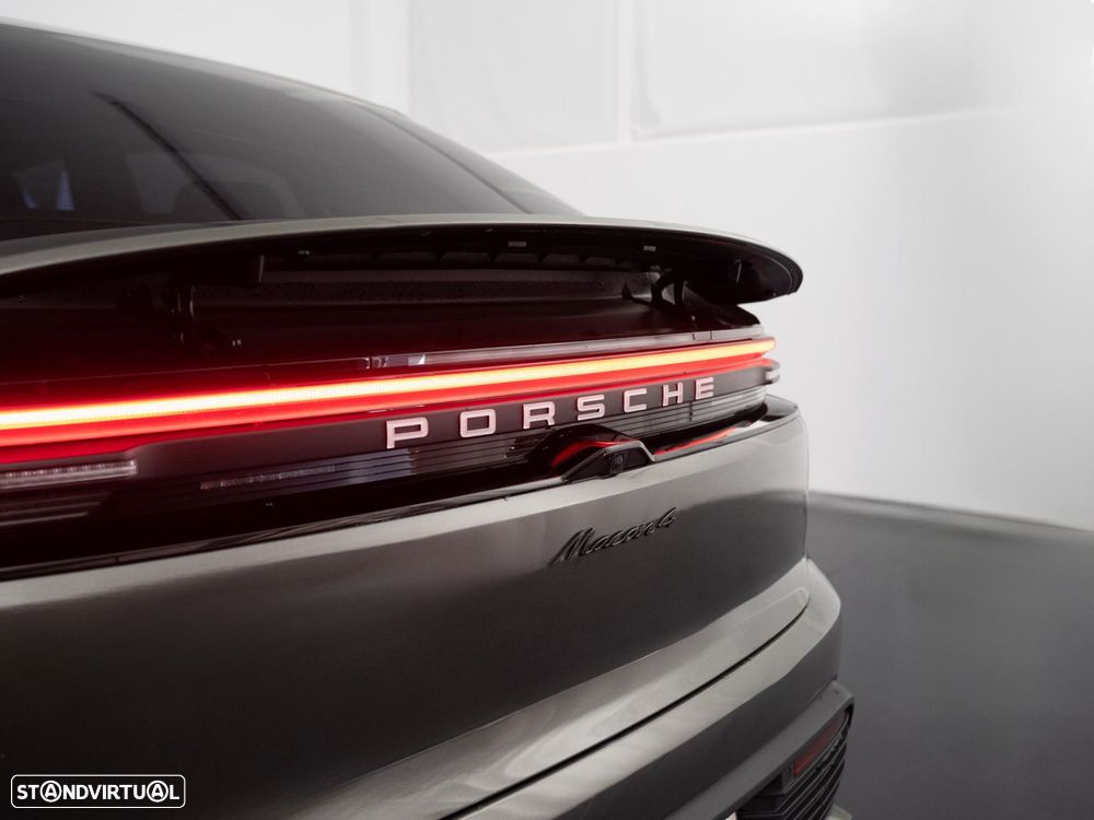 Porsche Macan Electric 4 - 13