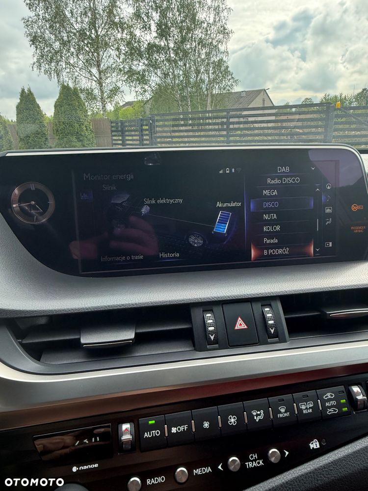 Lexus ES 300h F Sport - 12