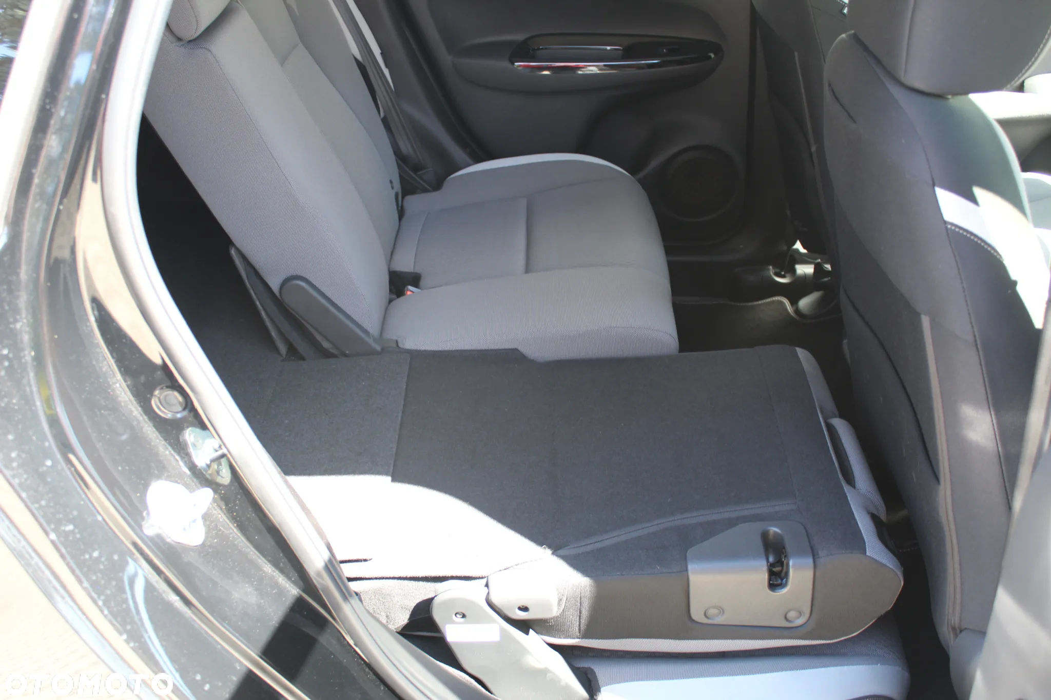 Honda Jazz 1.5 i-MMD Executive Crosstar (Czarny Dach) - 23