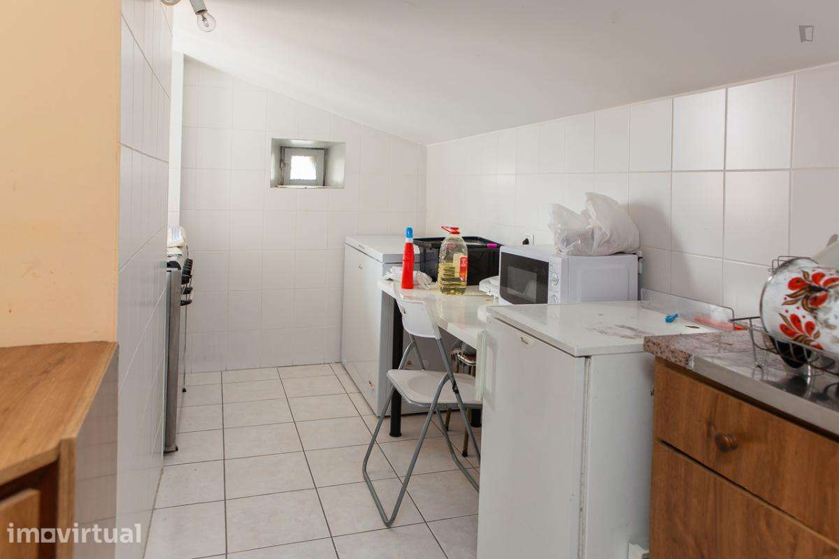 Quarto - localizado em Montarroio Coimbra - Grande imagem: 3/19