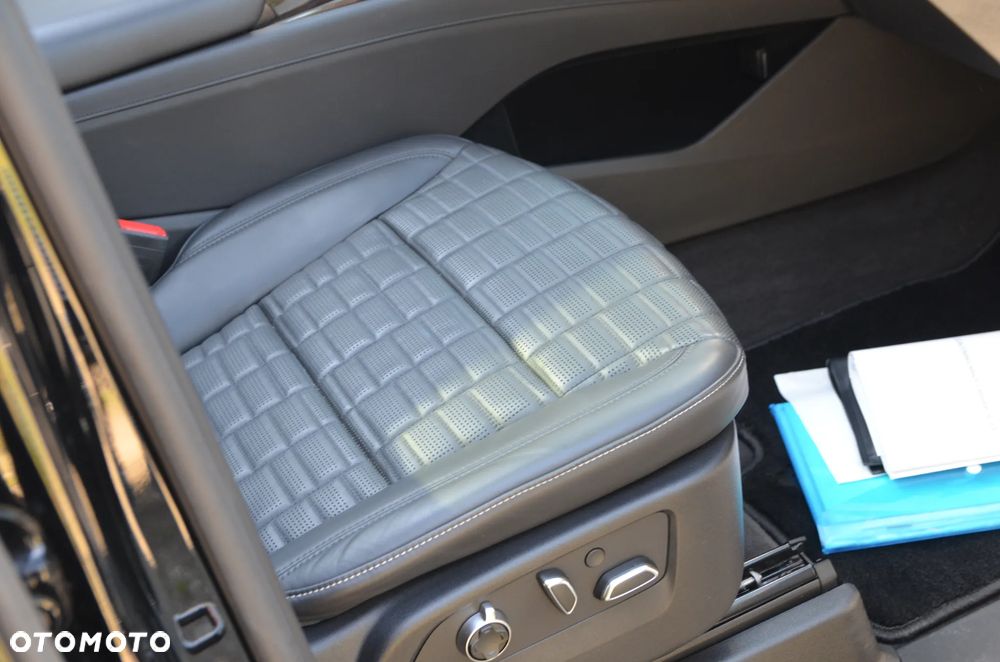 Cadillac Escalade - 28