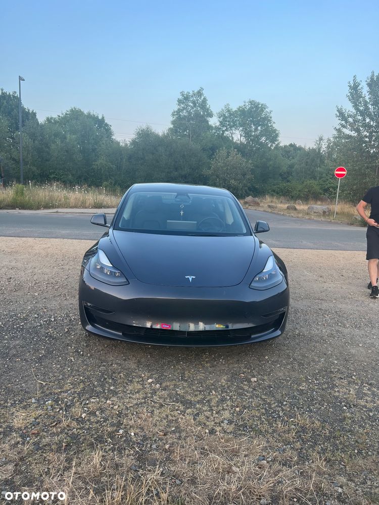 Tesla Model 3 - 1