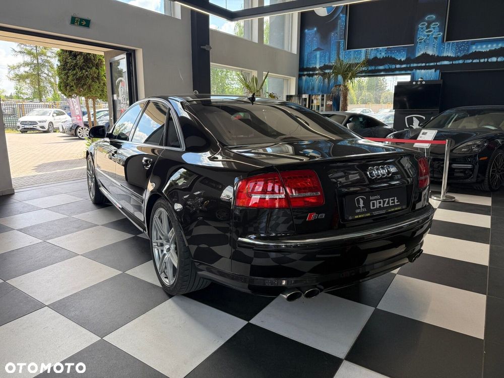 Audi S8 - 6