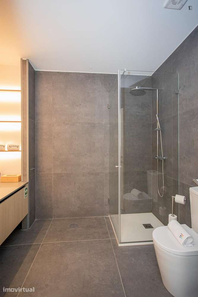 Apartamento com 1 quartos - localizado em Sé Porto - Grande imagem: 2/21