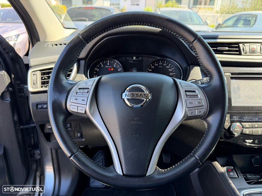 Nissan Qashqai 1.2 DIG-T N-Connecta 18 - 22