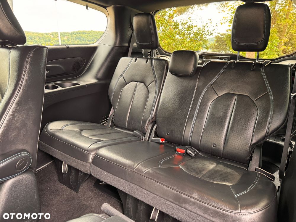 Chrysler Pacifica - 24