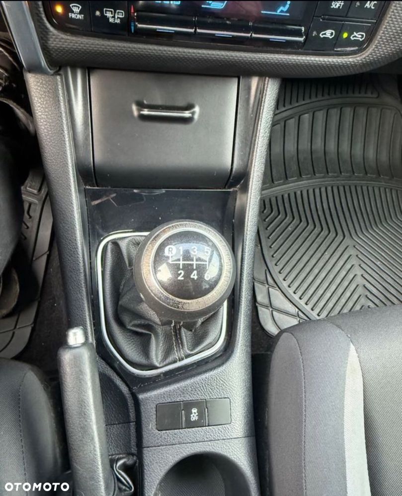 Toyota Auris 1.33 Dual-VVT-i - 8
