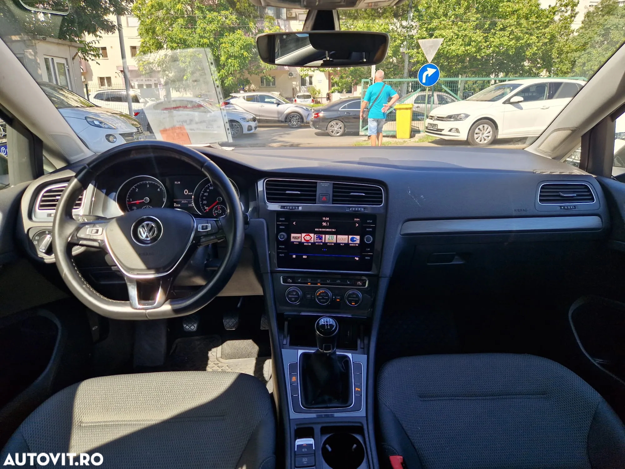 Volkswagen Golf 1.6 TDI Comfortline - 9