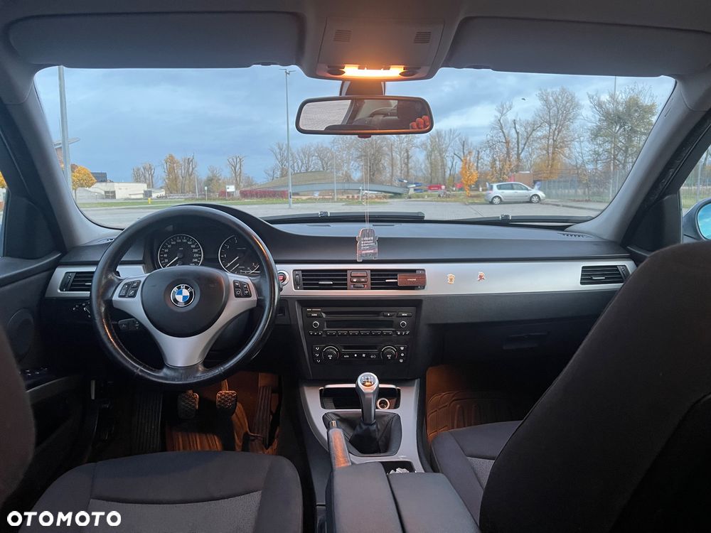 BMW Seria 3 318i - 8