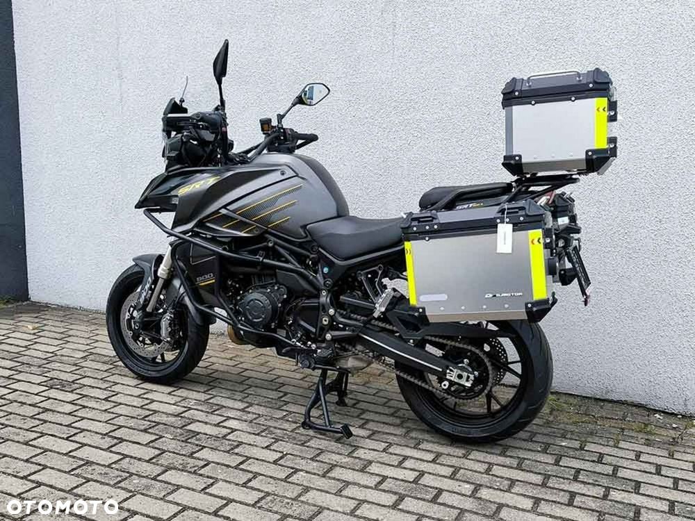 QJMOTOR SRT900S - 6