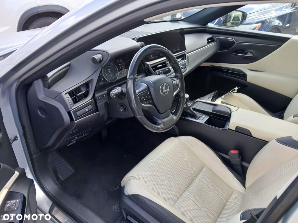 Lexus ES 300h Prestige - 12