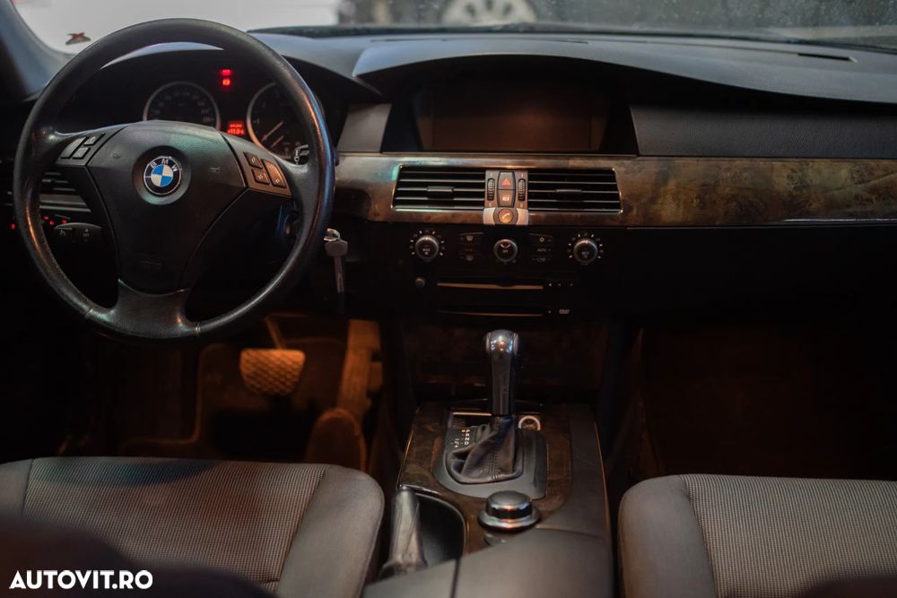 BMW Seria 5 520iA - 14