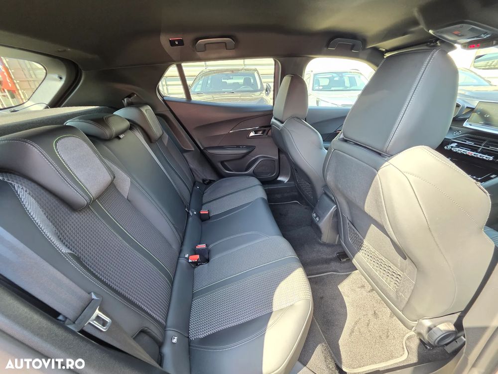 Peugeot 2008 PureTech 130 EAT8 GT - 17