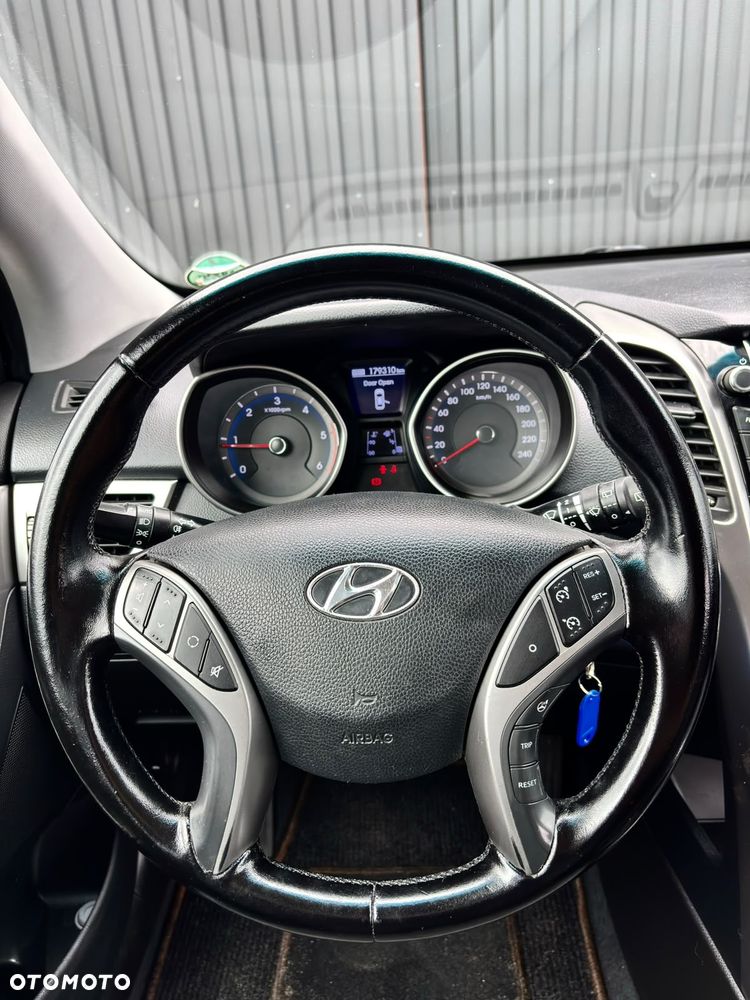Hyundai i30 1.6 CRDi Fifa World Cup Edition - 15