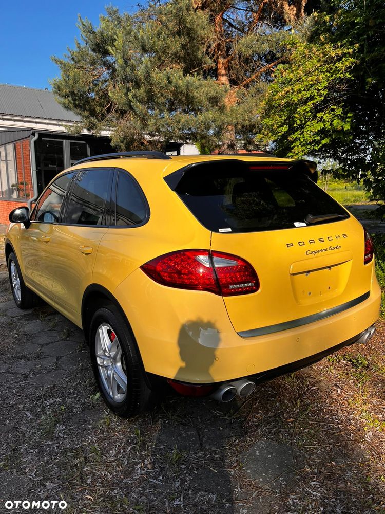 Porsche Cayenne Turbo - 2