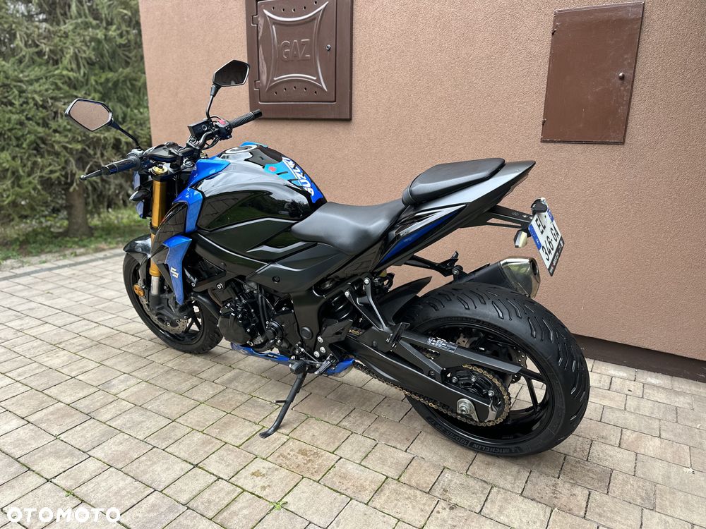 Suzuki GSX - 18