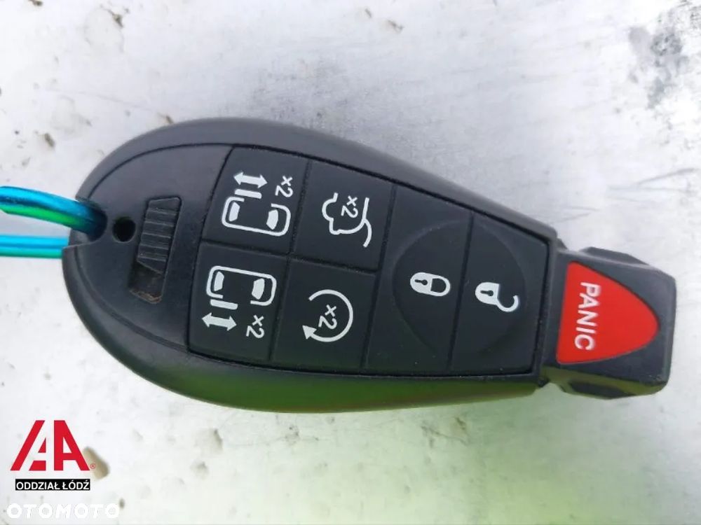 Chrysler Town & Country - 11