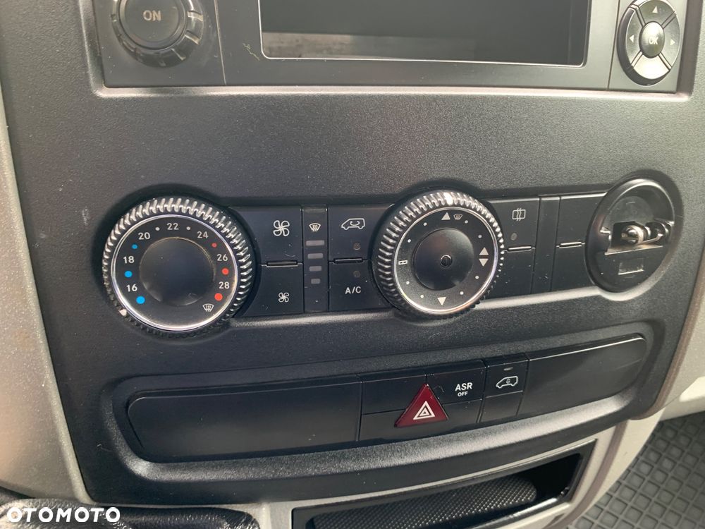 Mercedes-Benz Sprinter - 11